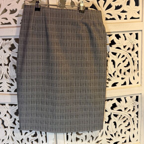 Amanda and Chelsea Dresses & Skirts - NWT Amanda and Chelsea Black and White Checked Skirt Size Small